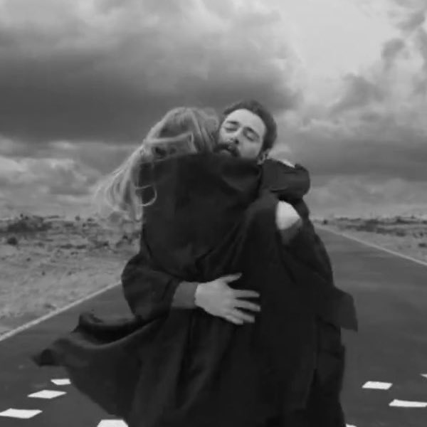 thaysversion's tweet image. i'm CRYING 🤍😭 I LOVE THEM SO MUCH!!!!!! #TSTTPD