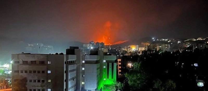 Diario_deColima's tweet image. Reportan #explosiones simultáneas en #Irán, #Irak y #Siria

Más información en tinyurl.com/yc4x38tp