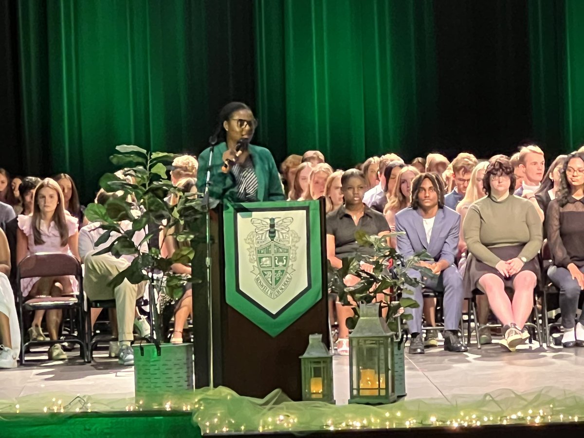 _Coach_Little's tweet photo. What a great night celebrating our VIP students, scholarship recipients, and awards tonight 💚🤍 Such a special night and always love seeing the smiling faces and the proud families!
#committotheR
@RoswellHighSch @latoya_miley @kathastuart @FultonZone5 @Counselors_RHS https://t.co/RA0kaC52IF