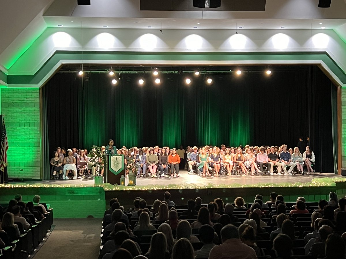 _Coach_Little's tweet photo. What a great night celebrating our VIP students, scholarship recipients, and awards tonight 💚🤍 Such a special night and always love seeing the smiling faces and the proud families!
#committotheR
@RoswellHighSch @latoya_miley @kathastuart @FultonZone5 @Counselors_RHS https://t.co/RA0kaC52IF