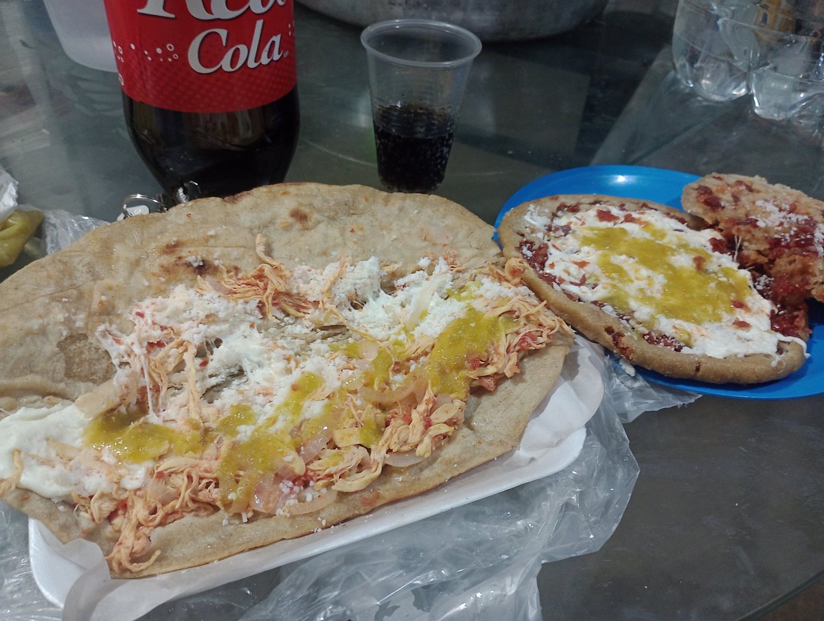 #EsHoraDeComerSiSiSi .
Una gordita y una Quesadilla gigante...
Y el toque final ..un Vídeo del Fariñas😁
Abrazos desde México <a href="/AndresFnSsb/">AndresFn</a> ...No te me desmotives amigo...🏆Usted siempre ha sido un campeón...y ha demostrado que el esfuerzo puede Con cualquier obstáculo 💗