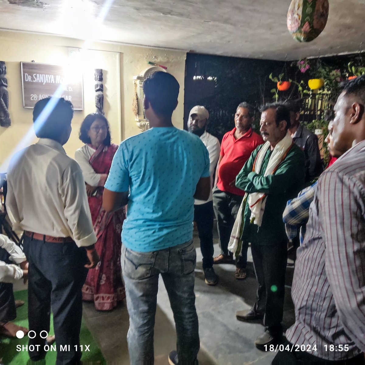 Sucharita4Puri's tweet photo. ଭୁବନେଶ୍ୱର ବାସଭବନରେ ଆମ ପୁରୀ ସଂସଦୀୟ କ୍ଷେତ୍ର ଅନର୍ଗତ ଚିଲିକା ଓ ବ୍ରହ୍ମଗିରି ବିଧାନସଭା ନିର୍ବାଚନ ମଣ୍ଡଳୀରୁ ଆସିଥିବା କଂଗ୍ରେସ ଜନଙ୍କ ସହିତ କାଲି ସଂନ୍ଧ୍ୟାରେ ଦେଖା ସାକ୍ଷାତ ହେଲା l ଏହି ସରକାର ବନାମ ଜନତା ନିର୍ବାଚନରେ, ଜନନାୟକ ମା. ଶ୍ରୀ ରାହୁଲ ଗାନ୍ଧିଜୀଙ୍କର କଂଗ୍ରେସର ସିଂହ ଯୋଦ୍ଧାମାନେ ଲୋକଙ୍କ ସହିତ ରହି ସରକାରଙ୍କ ବିରୁଦ୍ଧରେ ଲଢ଼ିବାକୁ ଏବଂ ଜନତାଙ୍କ ପାଇଁ ବିଜୟ ଓ ନ୍ୟାୟ ହାସଲ କରିବାକୁ ସମ୍ପୂର୍ଣରୂପେ ପ୍ରସ୍ତୁତ ଅଛନ୍ତି l 
Jananayak @RahulGandhiJi's Babbar Shers are ready to battle the Govts, on the side of the people to end the Anyay  Kaal and secure Nyay for Janata. At our residence in Bhubaneswar last evening, I was happy meeting Congress warriors coming from Chilika and Brahmagiri Assembly segments of my Puri Parliament Constituency.