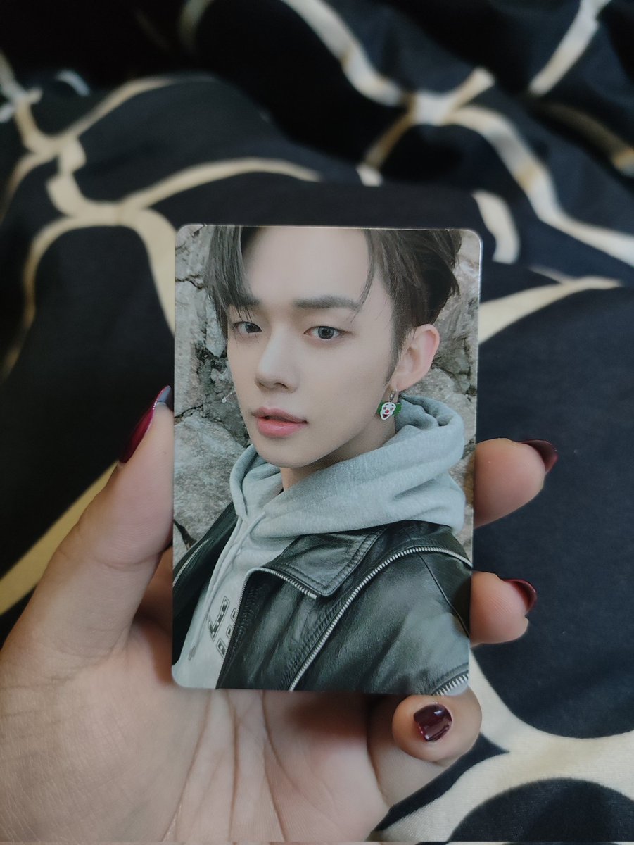 (photocard from your favorite era)

HOT hes so hot everyone look at tcc freeze choi yeonjun