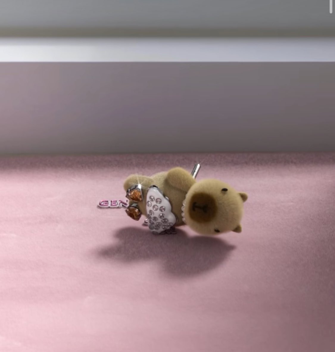 jnkoopsies's tweet photo. WAKE UP GENTLE MONSTER X JENNIE IS COMING SOON!!! MAY 1!!! https://t.co/5yIhmjwIA9