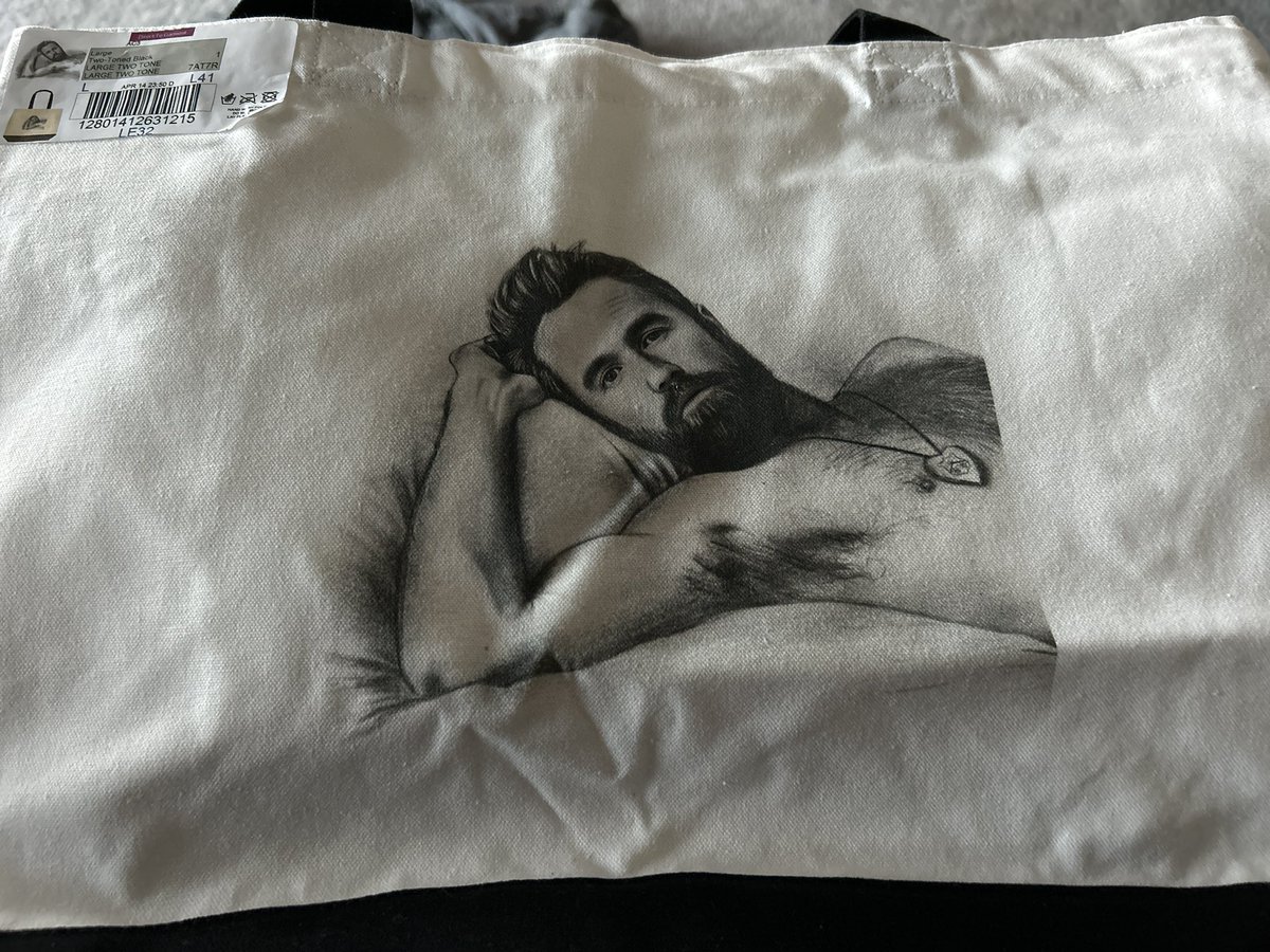 Thanks @Vistaprint for this amazing bag with an uncanny likeness to @RMcElhenney that was found by @VancityReynolds . I’m totally not planning to take it to Cae Ras next weekend when I go to see @Wrexham_AFC putting on a show