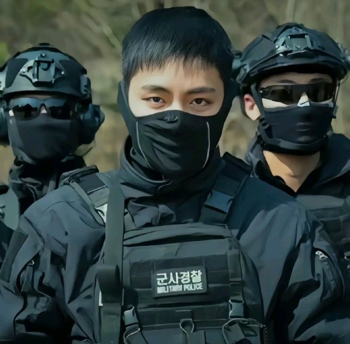 Taehyung_india_'s tweet photo. [Info]
V's photo,special mission service, is posted on Facebook community on behalf of the Korean Army Training Center. Taehyung is seen wearing anti-terrorist uniform, also known as black uniform, in the photo.

Netizens responded positively by saying that they thought they were filming a movie. Gp happily exclaimed for V as 'The intense eyes are impressive.' 

CAPTAIN KOREA V

https://t.co/D6KhRECmxA