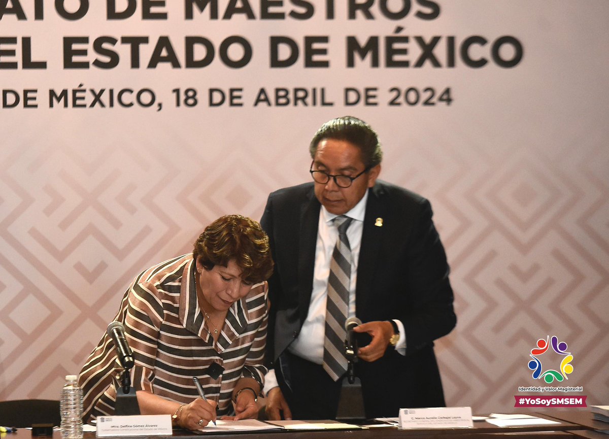 SMSEMmx's tweet photo. En un hecho histórico e inédito, tras más de cuatro décadas de que un líder del ejecutivo estatal atendiera personalmente la entrega del Pliego Petitorio de Asuntos Económicos y Profesionales, el @Marco_ACarbajal, Secretario General del Comité Ejecutivo Estatal 2021-2024 del #SMSEM, llevó las demandas más sensibles y urgentes de la base magisterial al Gobierno del Estado de México.

En el acto presidido por la gobernadora @delfinagomeza, también participaron los titulares de la Oficialía Mayor, la Secretaría de @FinanzasEdomex, la @SeducEdoMex  y la Consejería Jurídica de la entidad; el magisterio mexiquense confía en que el mandato humanista encabezado por nuestra hermana de vocación, responda de manera generosa, solidaria y fraterna a nuestras necesidades.

¡Juntos y unidos hacemos más por las maestras y los maestros!