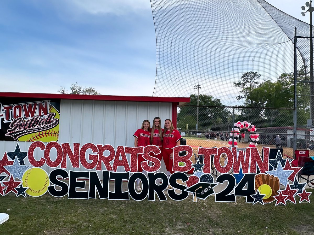 Senior Shaylen Byrd was perfect again tonight striking out 6 through 3 innings! 🤩 Her and senior Cali Hartung also went yard. 💣 Our third senior Riley Paige also had a double and 2 RBIs as varsity softball picks up win number 20 on the season.