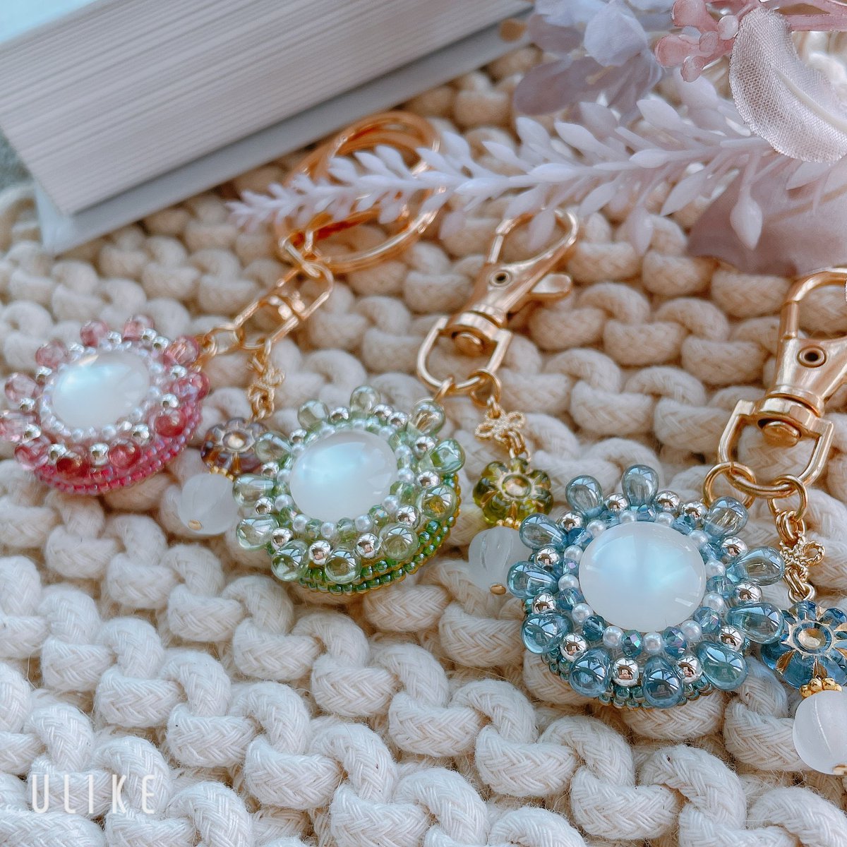 19870121ai's tweet photo. くるみボタンをベースにビーズ刺繍🪡をしてキーホルダー、ヘアゴムなど制作しています♡ハンドメイド作家として活動してます♡少しずつですが、購入していただけるようになりましたぁ╰(*´︶`*)╯もし興味のある方は、Instagramの方へお越し下さい♡#くるみボタン #ハンドメイド #ビーズ刺繍 https://t.co/wyMrR0PVe8