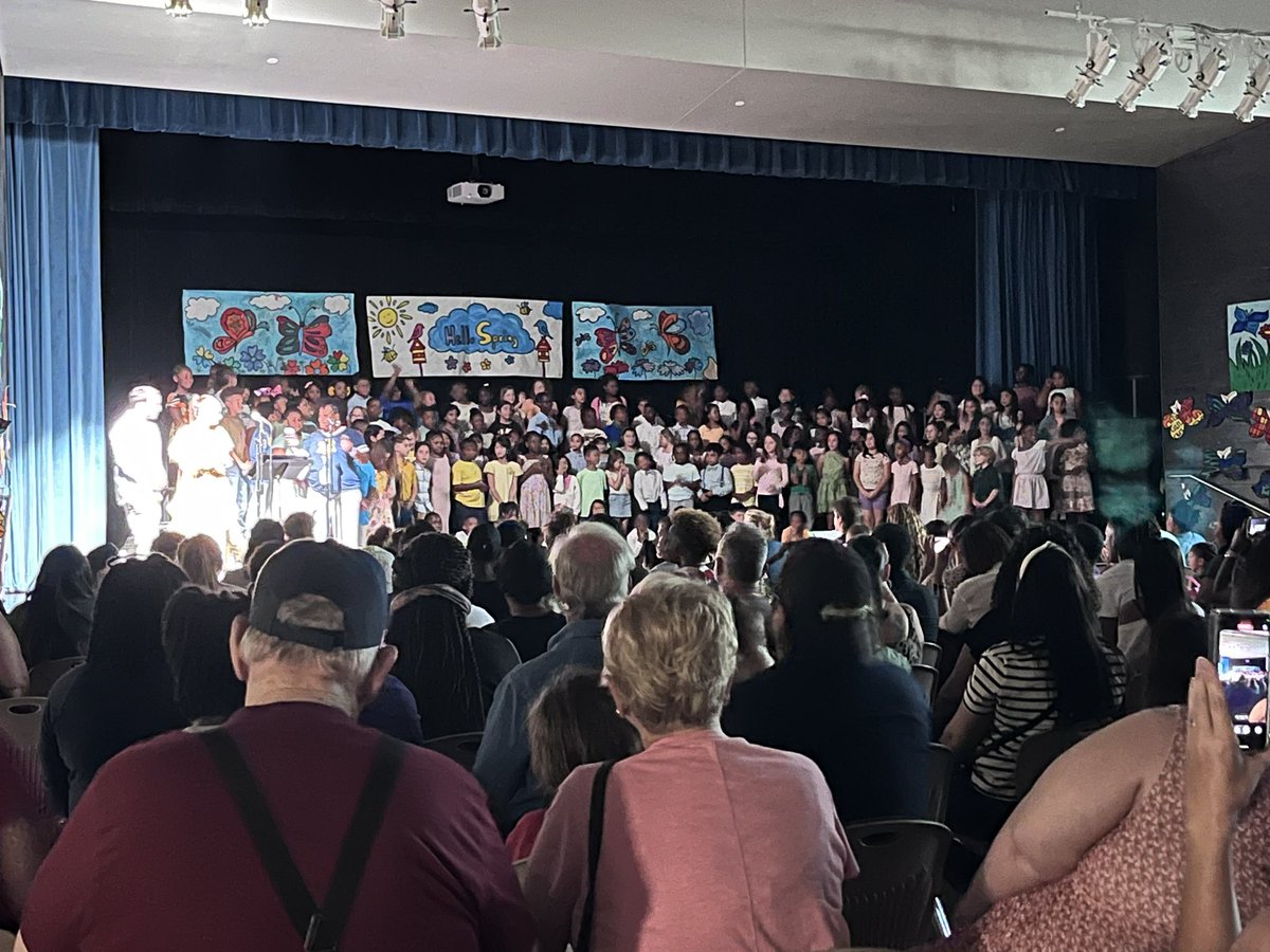 What a beautiful performance put on by 3rd grade tonight! #LeonardLeopards <a href="/OLE_Leopards/">Leonard Elementary</a>