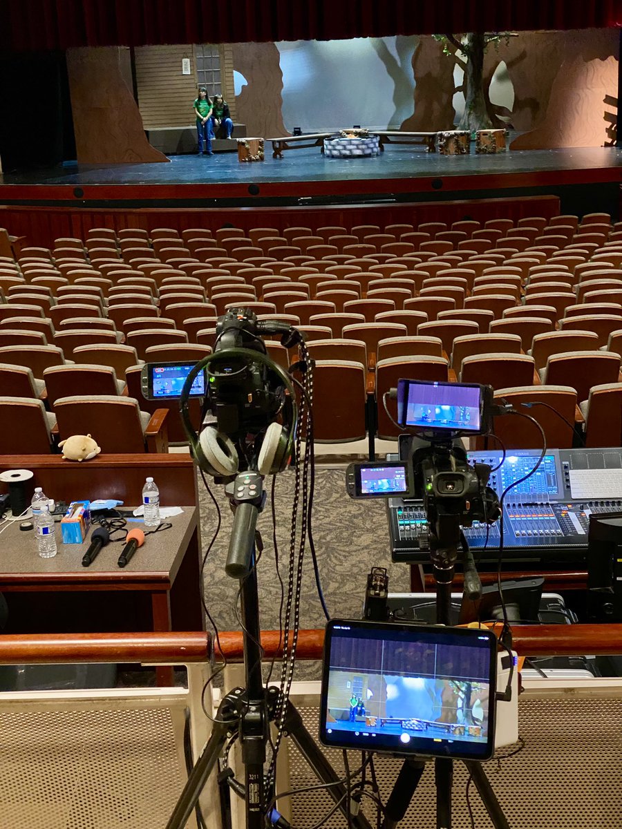 dankmbp's tweet photo. Shooting tonight at SAMPAC for the final shoot of the year for San Mateo High #lifeofavideographer https://t.co/PQZi2RUeMS