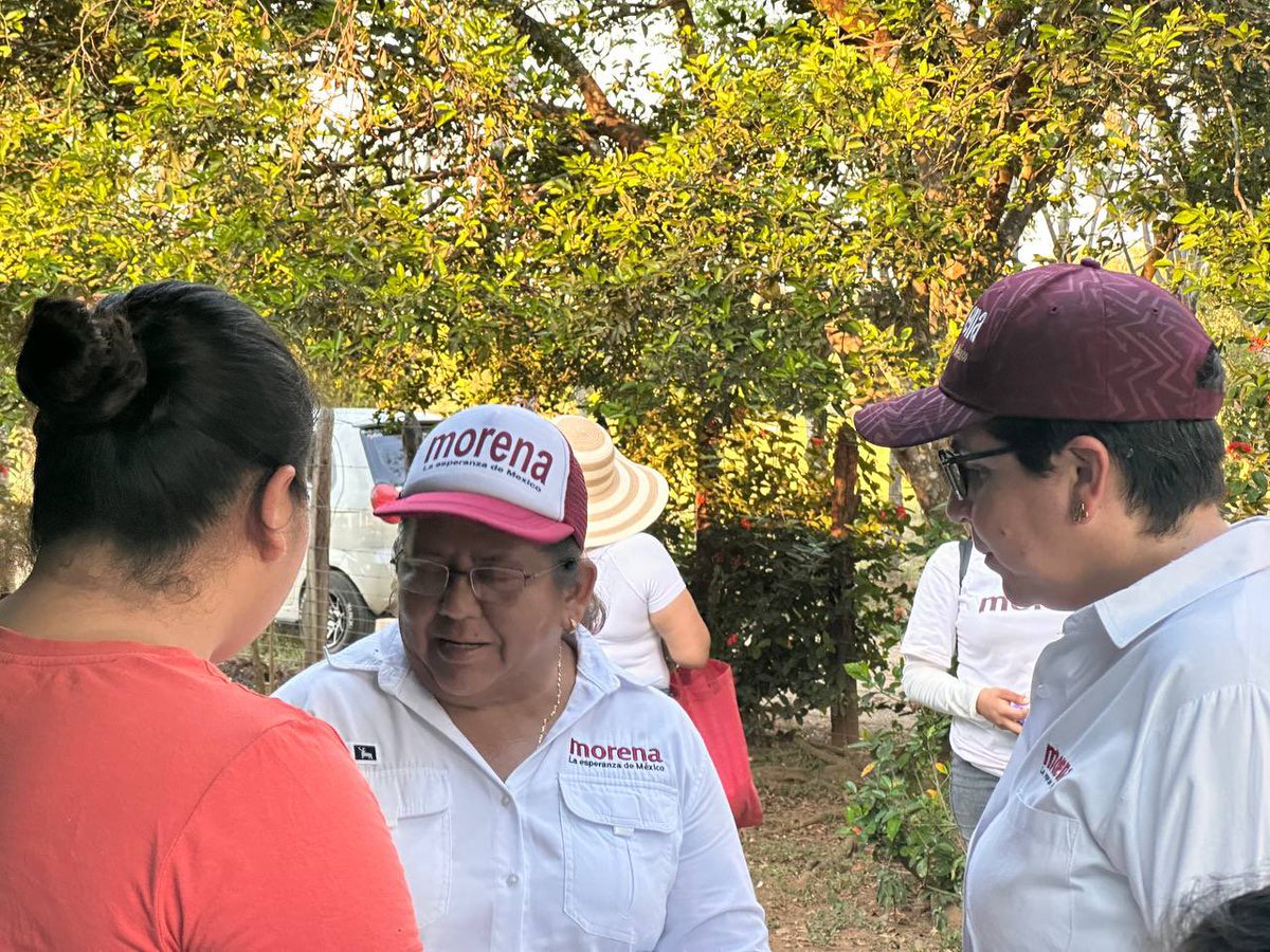 En San Miguel Adentro 2da vamos #TodoMorena. 

Esta tarde caminamos con la Dra. Lupita, nuestra próxima presidenta municipal de Jalapa. Nos llena de alegría ver como cada vez somos más los que queremos que continúe la 4ta Transformación.