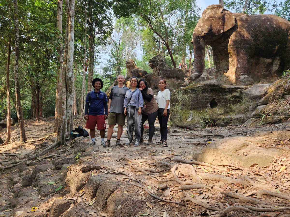 After breakfast with an amazing view, Day 2 of our trip to Kulen took in 16km trekking with the Anlong Thom community, visiting local villages to see local craftspeople working, an eco-friendly lunch, temple ruins and magnificent Srah Damrei with its lifesize elephant carvings.