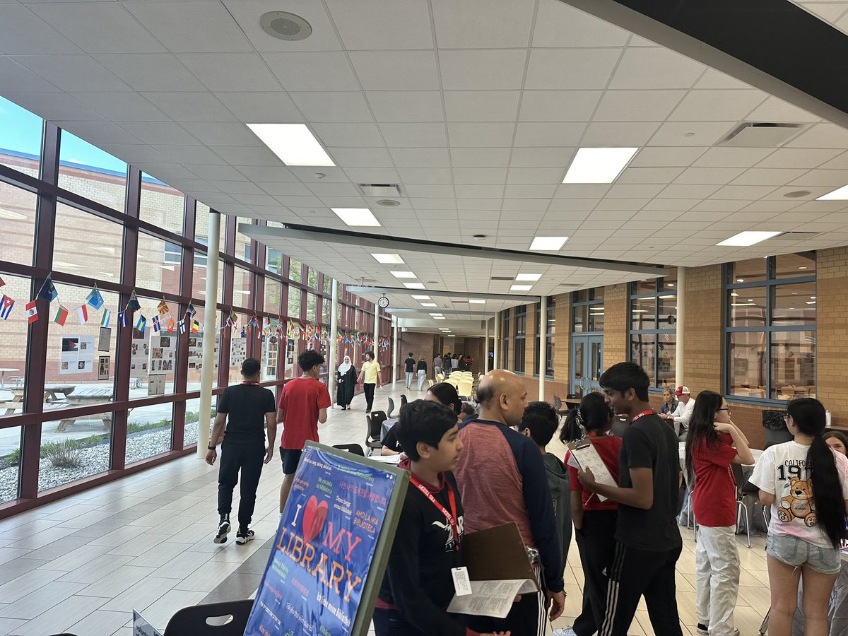 UrbanJason's tweet photo. Thank you to the students and staff that participated in the FHS ENL Family Night. #buildtradition https://t.co/sAzaoxaqRd