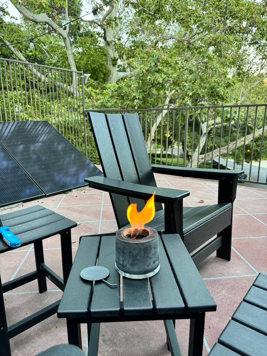 phibetakitten's tweet photo. Road trips are fun, but after 19 days it’s nice to be home for #patiotime https://t.co/rDiMFSYFEU