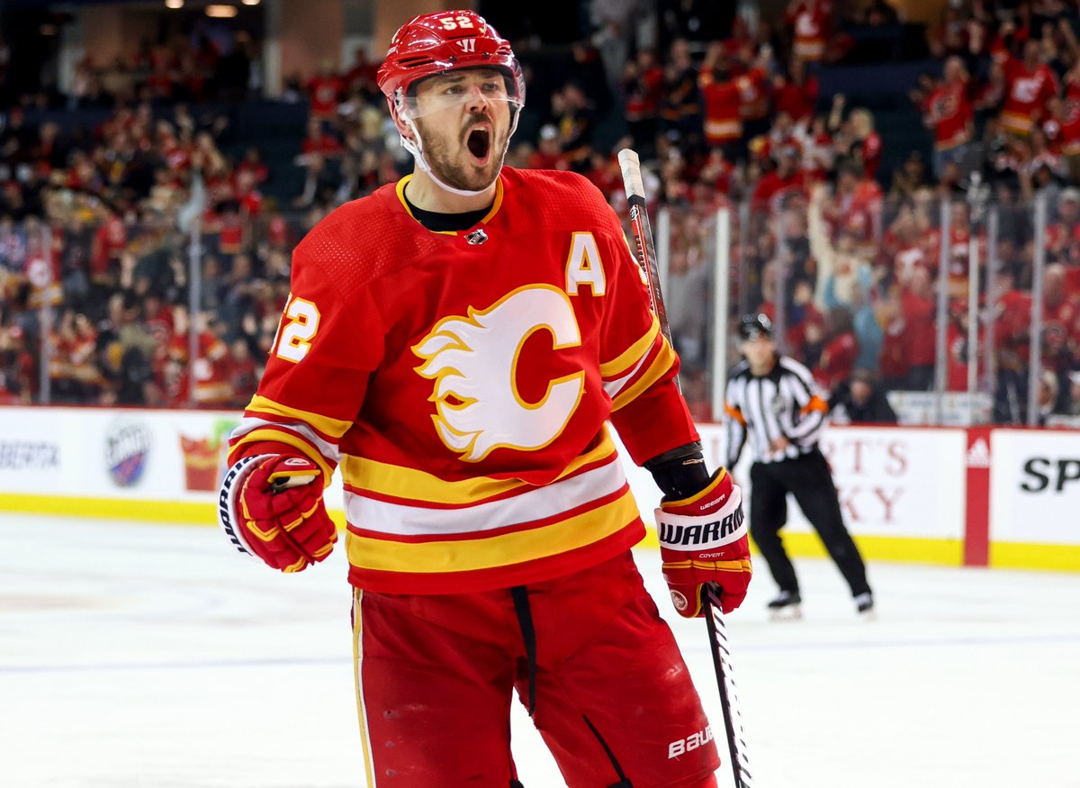 NHLFlames's tweet photo. You're looking at the first player in #NHL history to score 20 goals and block 200 shots 🔥 https://t.co/qtKHCnnV57