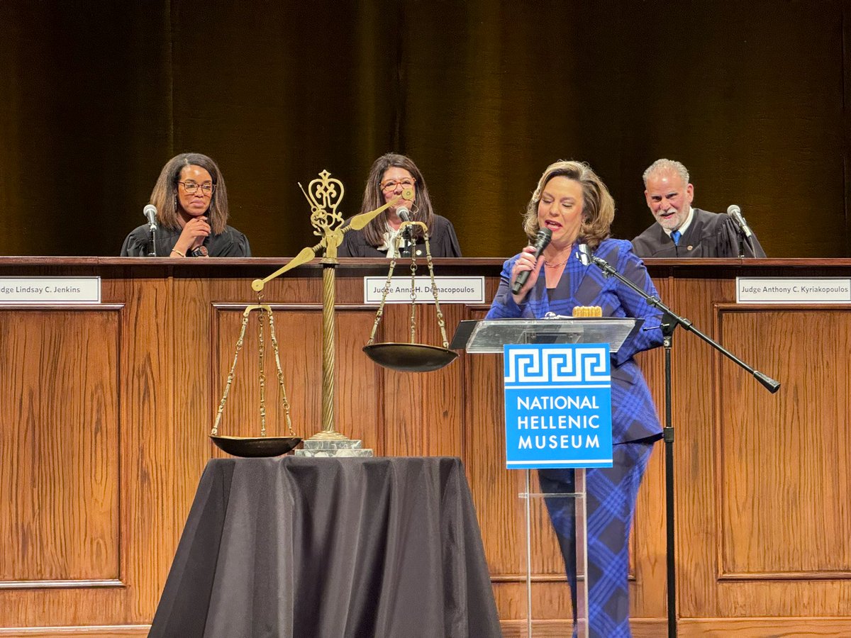 Guilty as charged ⚖️ @GreeceInChicago participated in the jury at the Trial of Pericles. All judges, the jury, over 600 attendees found the Athenian leader “guilty” of subverting the law on citizenship. Congratulations to @HellenicMuseum for organizing a meaningful event!