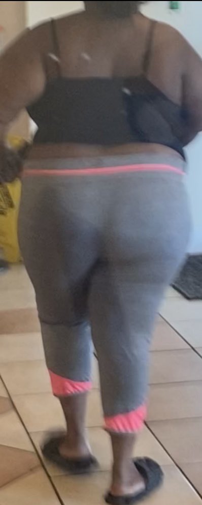 PublicBooties's tweet photo. Big sloppy bbw Milf booty 🍑💦 Ima hit her up and ask if I can clap that fat ass 👏 #milf #booty #bbw #perv #ebonyincest #ebony #sloppy https://t.co/hCnbGKb3ou