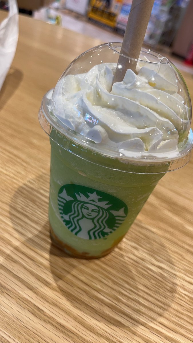 root5pokota's tweet photo. スタバのメロンフラペチーノ買ってみた🤭
飲んだら
めっちゃ美味かった🥰
ハマりそうな味でよかったよ(*^^*)

みんなも買ってみて✨ https://t.co/M5hsiN4lTc