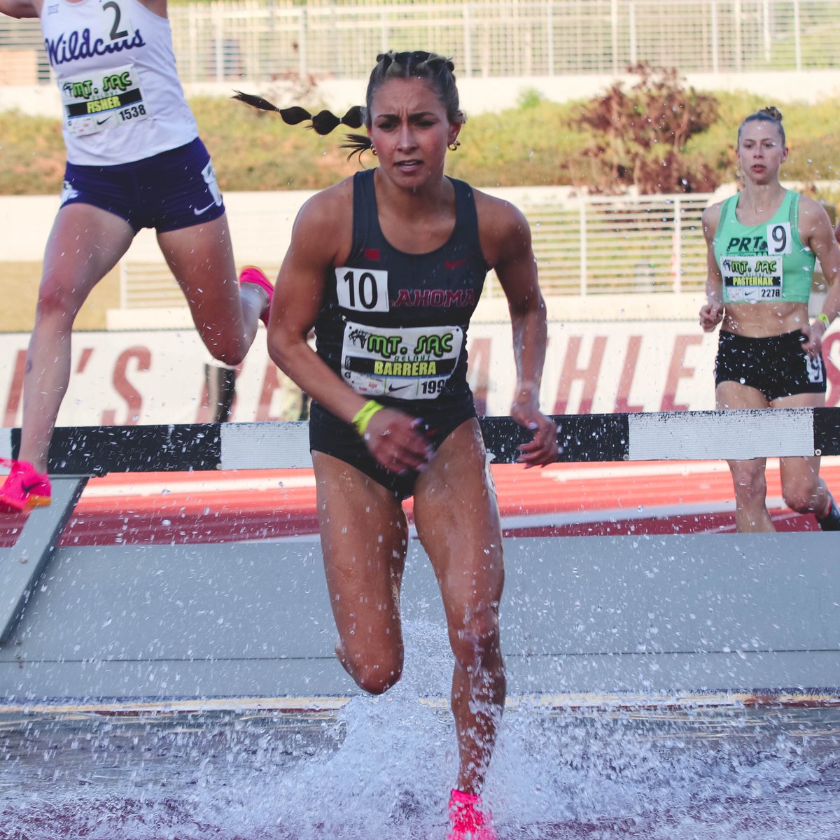 𝟑,𝟎𝟎𝟎𝐦 𝐒𝐭𝐞𝐞𝐩𝐥𝐞𝐜𝐡𝐚𝐬𝐞:

Gabi Barrera records a massive PR, clocking in at 10:32.12 for the fifth-best finish by a collegian.

She climbs to No. 4 on OU's all-time performance list!