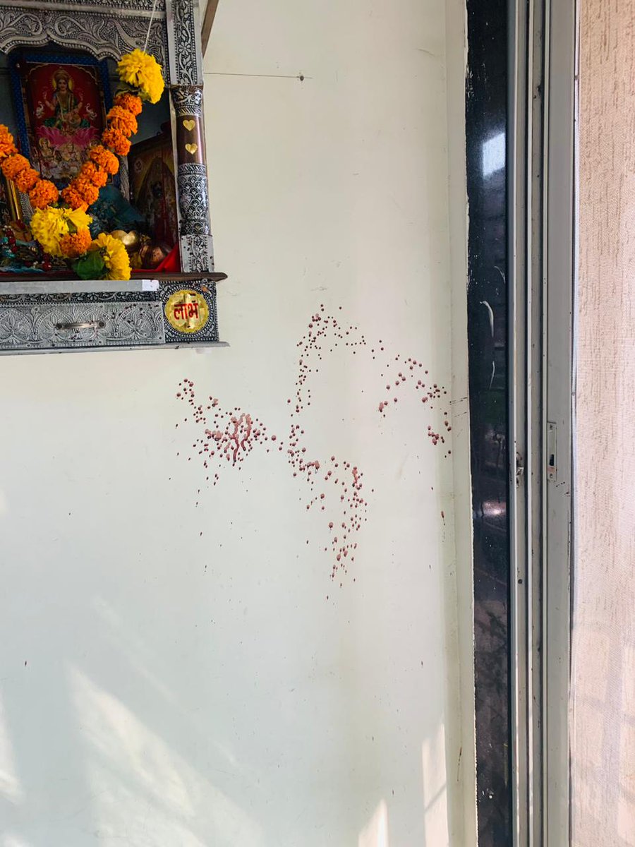 AnushkaSis's tweet photo. The house which was a happy place for the couple and their 1.5 year old daughter, has now become a haunted house for them. This inhumanity should be stopped 
@Navimumpolice @DGPMaharashtra @milindbharambe @CMOMaharashtra  @aajtak @anjanaomkashyap @ABPNews @indiatvnews @CNNnews18 https://t.co/KoGQLMBi7z