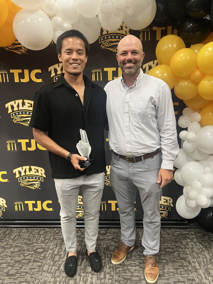 Congratulations to the inaugural recipient of the Kevin Vest Champion of Character Award, Calvin Golmei (Men’s Tennis)! Your commitment to integrity, kindness, sportsmanship and leadership sets an inspiring example for us all.