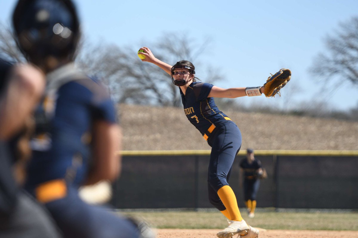 @carletonsoftba1 dropped a pair to Saint Mary's, falling 8-0 and 6-3 Thursday at Ele Hansen Field Recap: ow.ly/HKBu50Rjxfv