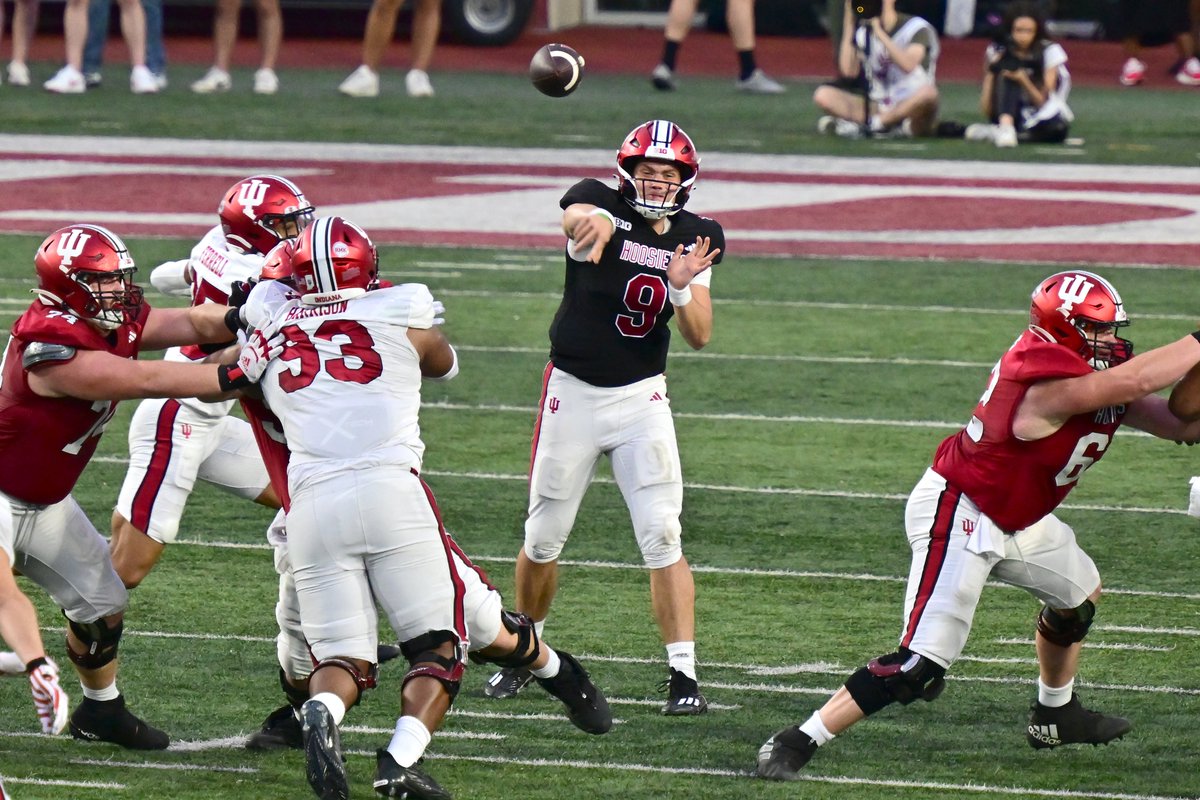 billgrossman's tweet photo. A few looks from the Spring Scrimmage tonight #IUFB https://t.co/l8UF9cI8Li