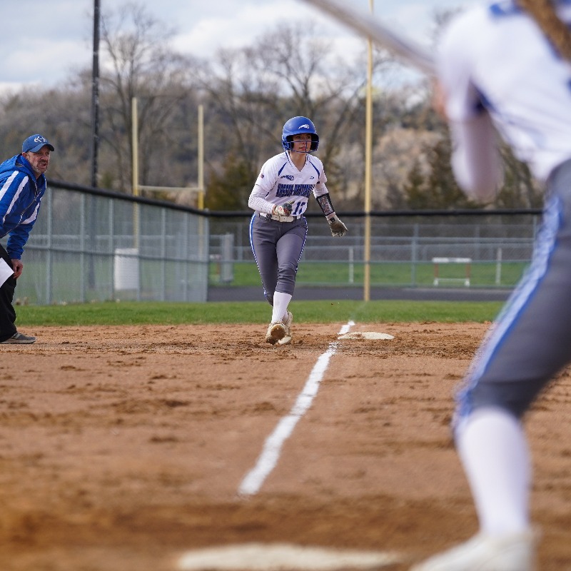 KometSoftball tweet picture