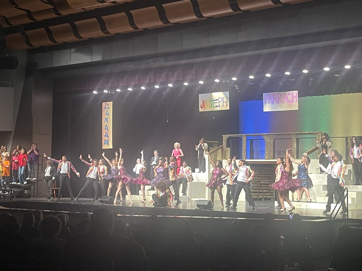 LCHSBears's tweet image. Mr. Alex Bowman, the cast and the support staff put on a PHENOMENAL show this evening! Congratulations to a great opening night! #BearPride #SpringMusical