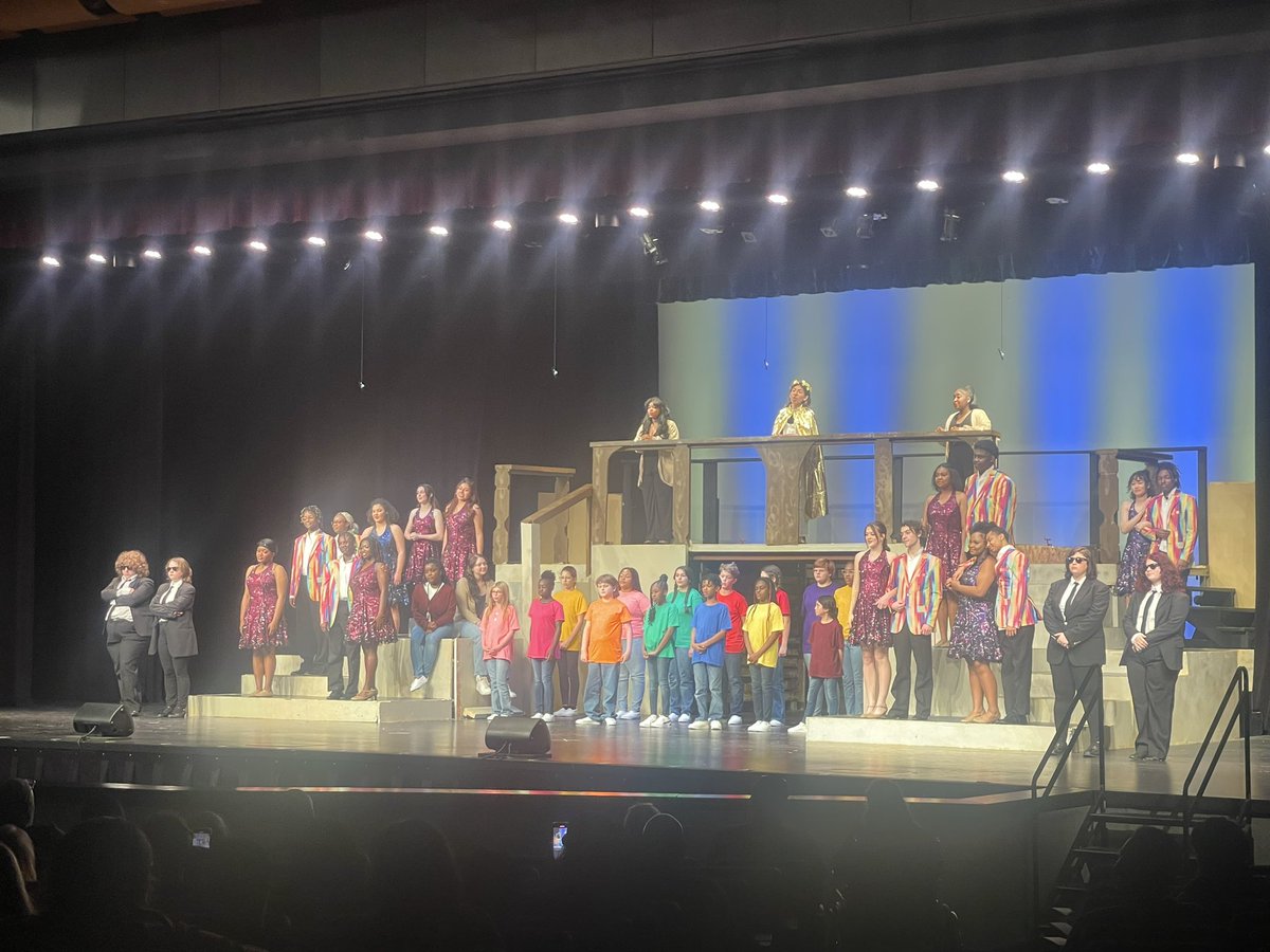 LCHSBears's tweet image. Mr. Alex Bowman, the cast and the support staff put on a PHENOMENAL show this evening! Congratulations to a great opening night! #BearPride #SpringMusical