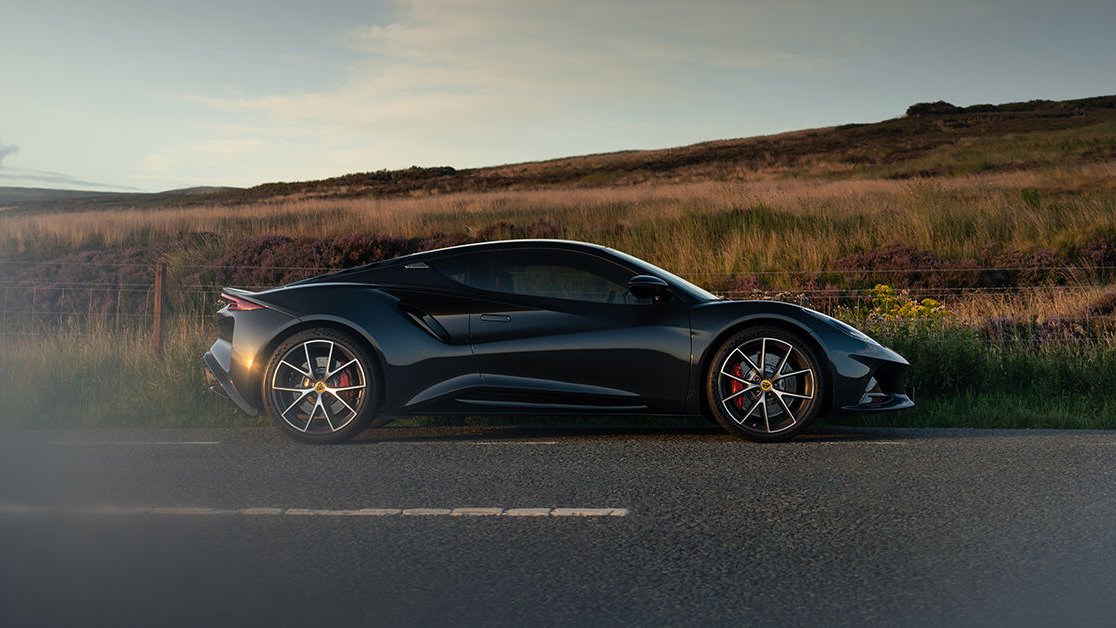 SSC_Sydney's tweet photo. Sun-kissed curves 💋

#lotus #emira #forthedrivers https://t.co/B1Pf2XGERf