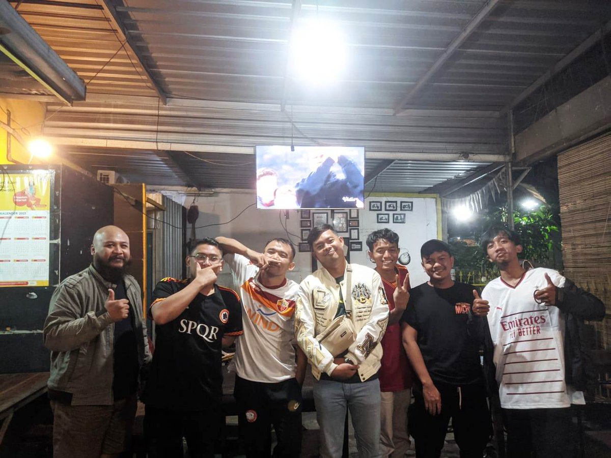 Dokumentasi Nobar
AS ROMA 2 - 1 AC MILAN 

#asroma #forzaroma #romahavinto #uel #milan #romamilan #derbycurvasud #romaclubindonesia #unicograndeamore