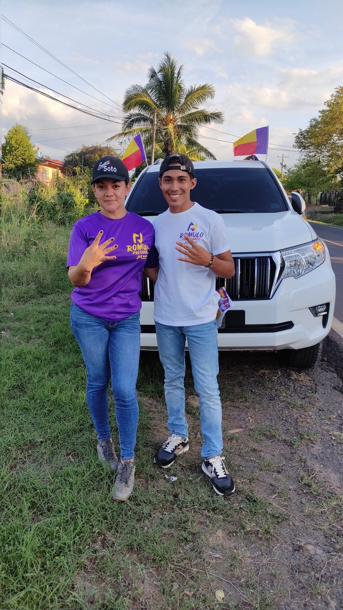 Johellyss's tweet photo. Seguimos caminando casa x casa en el Distrito de Atalaya 
Este 5 de mayo vota casilla 4️⃣☑️ 
@Yeyxis eyxi soto alcaldesa 
@romuloroux presidente 
@BlandonJose vicepresidente 
#vota4 #Elecciones2024 
@panamenistas @ProselitismoS 
#Atalaya #Veraguas https://t.co/hgoL3UFWwI