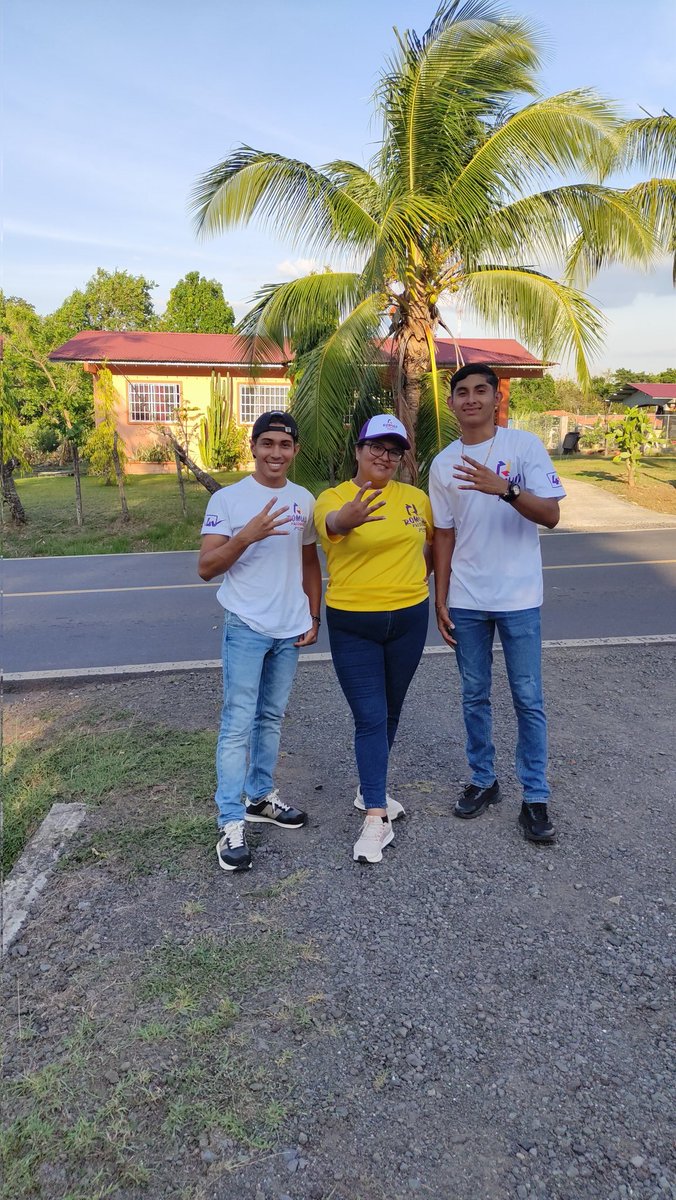 Johellyss's tweet photo. Seguimos caminando casa x casa en el Distrito de Atalaya 
Este 5 de mayo vota casilla 4️⃣☑️ 
@Yeyxis eyxi soto alcaldesa 
@romuloroux presidente 
@BlandonJose vicepresidente 
#vota4 #Elecciones2024 
@panamenistas @ProselitismoS 
#Atalaya #Veraguas https://t.co/hgoL3UFWwI