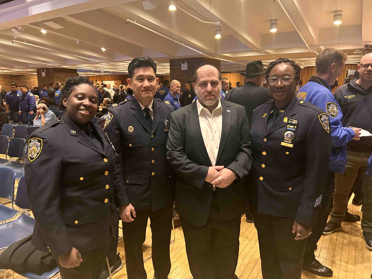 NYPDPSA4's tweet photo. PSA4 Captain Cheng, Detective Reid, and PO Bruce-Watson came out to support Rabbi David Spira at the NYPD Pre-Passover Security meeting, held at 1PP. https://t.co/P7XIM7DukL