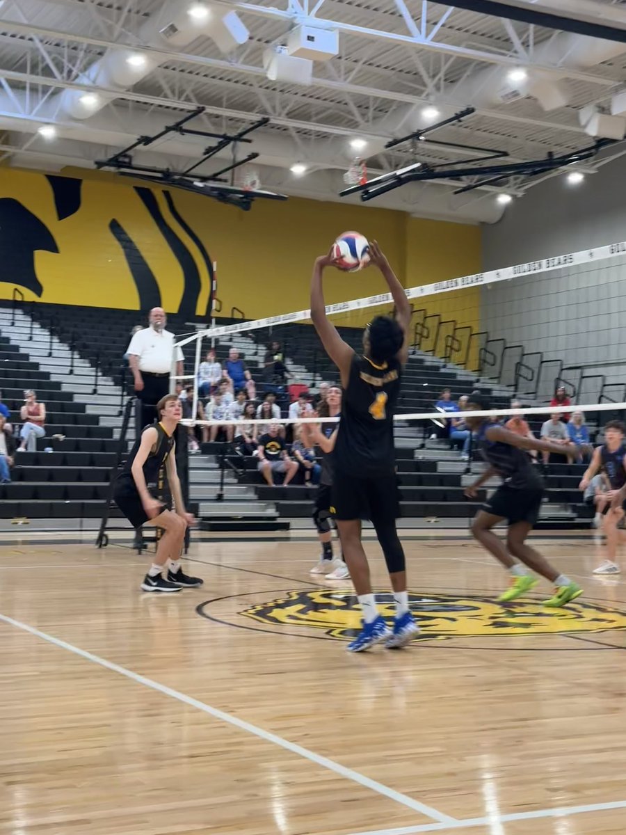 UA_mensvb's tweet photo. All 3 teams took care of business tonight at home. Always feels good to #DefendTheJim. Special thanks to an awesome student section tonight! @UA_SpiritClub was incredible. #NextBall #Rest #BEARS https://t.co/LqIxN0DdKh