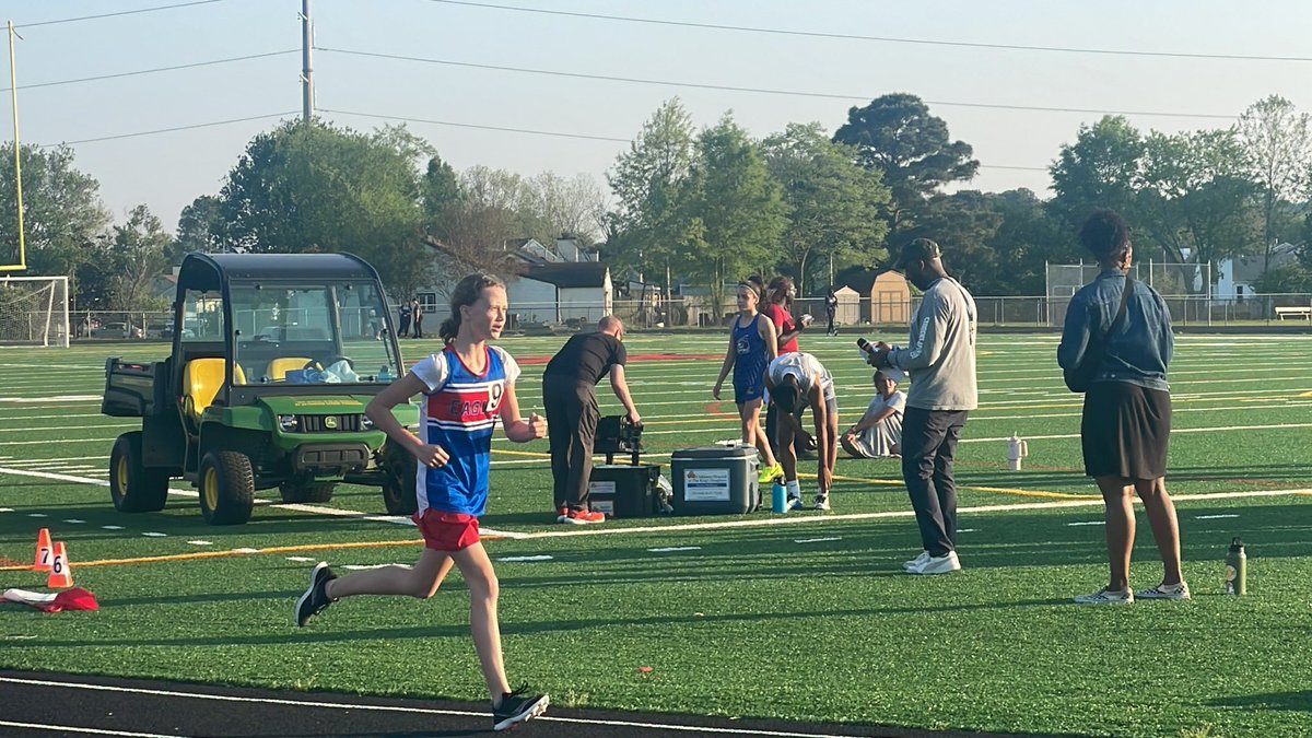 MonicaRoach15's tweet photo. Proud mama post!
My girl ran in her first track meet today and I’m so proud of her! She ran the 1600m and the 800m, placing 5th in the 1600 (and she was the only 6th grader to run in that event for this meet). ❤️#kidsofvbits #runcorarun https://t.co/h5906IE7jy