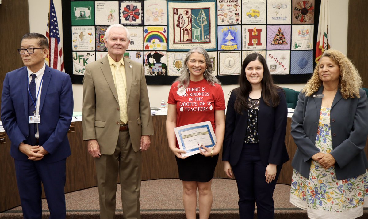 ASTAAnaheim's tweet photo. ASTA member and Gilbert HS teacher Lizette Barrios-Gracian accepted her 2024 AUHSD #KindnessMatters Award wearing a #RedForEd shirt reminding everyone that “THERE IS NO KINDNESS IN THE LAYOFFS OF 119 TEACHERS!”
#WeAreASTA #PutStudentsFirst #NoTeachersNoFuture #CommunitySchools https://t.co/lL29Satl3W