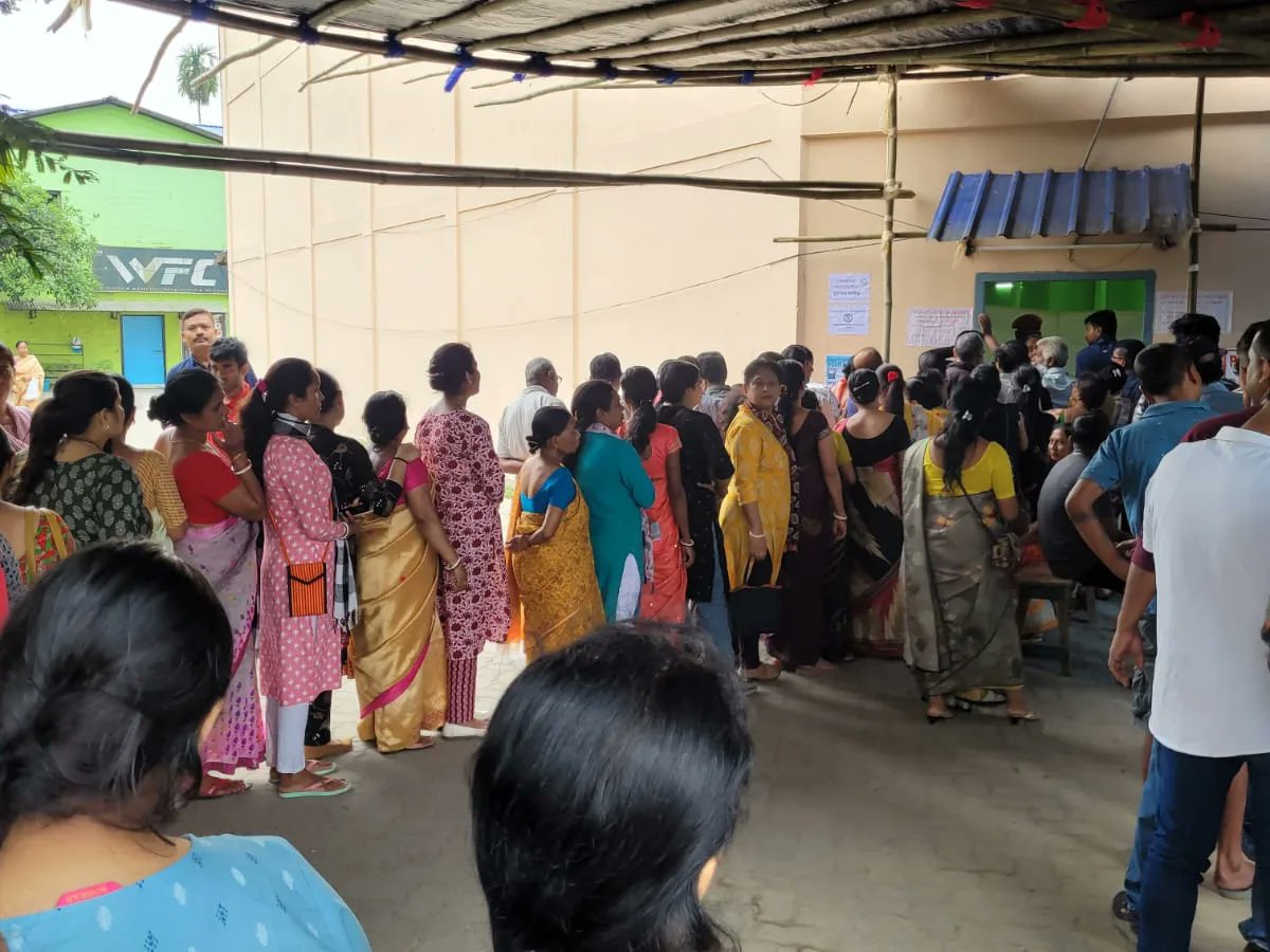 Voting day vibes! Long queues of voters, at polling stations in #Assam casting their vote in the first phase of #GeneralElections2024. #ChunavKaParv #DeshKaGarv #YouAreTheOne #IVote4Sure