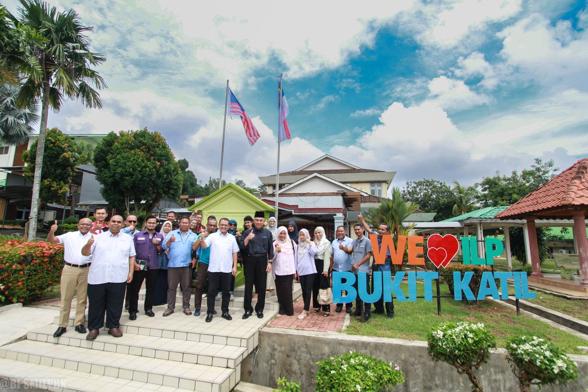 ilpbukitkatil's tweet photo. SESI TAKLIMAT 𝗣𝗥𝗢𝗚𝗥𝗔𝗠 𝗦𝗞𝗜𝗟𝗟 𝗜𝗡 𝗢𝗜𝗟 𝗔𝗡𝗗 𝗚𝗔𝗦 (𝗦𝗢𝗚𝗔) ACADEMY IN INDUSTRY (AII) BERSAMA MAJIKAN OIL &amp; GAS NEGERI MELAKA

Tarikh:17 April 2024 (Rabu)
Masa:10.00 pagi
Tempat:Bilik Mesyuarat ILPBK
𝗙𝗮𝗰𝗲𝗯𝗼𝗼𝗸: https://t.co/nd5oLMcjMm https://t.co/IFiyxeZhlk