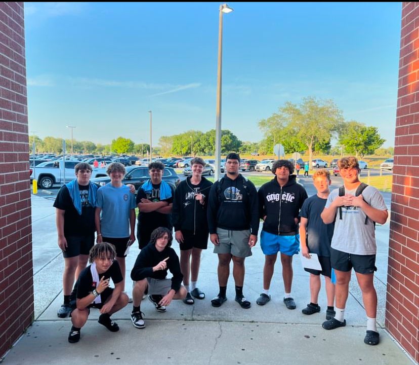 MarkEarlsNCT's tweet image. Nature Coast class of 2028 orientation today. We all hyped up as this class is the biggest, strongest, and fastest ever. This is day 1. Time to grind now.

@CoachKaz352 @NatureCoastFB #naturecoast #football #techway