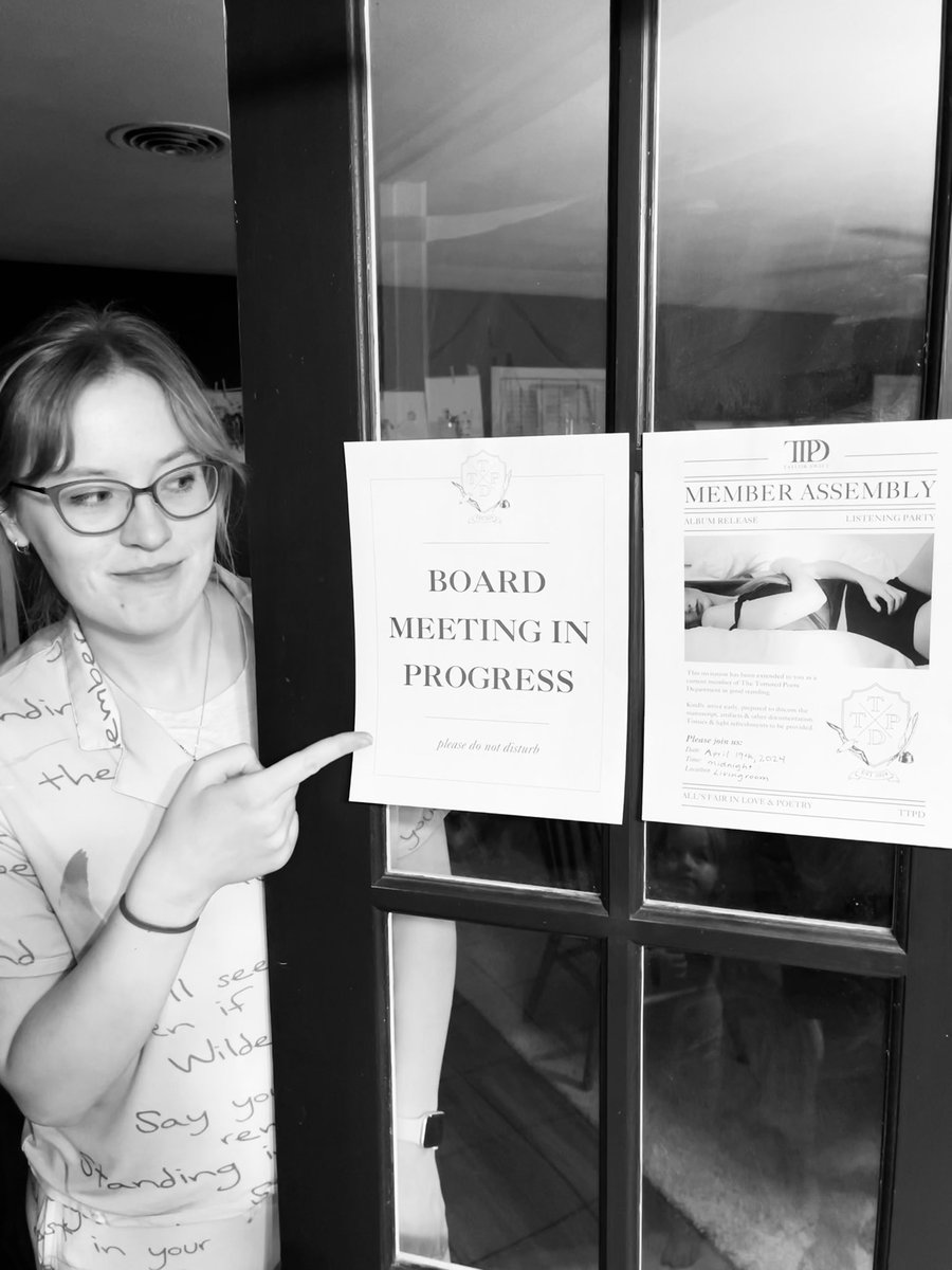 idbethemandy's tweet photo. @taylorswift13 This dedicated intern is ready for #TTPDBoardMeeting #TSTTPD @taylorswift13 @taylornation13 https://t.co/zTdaFLbyZP