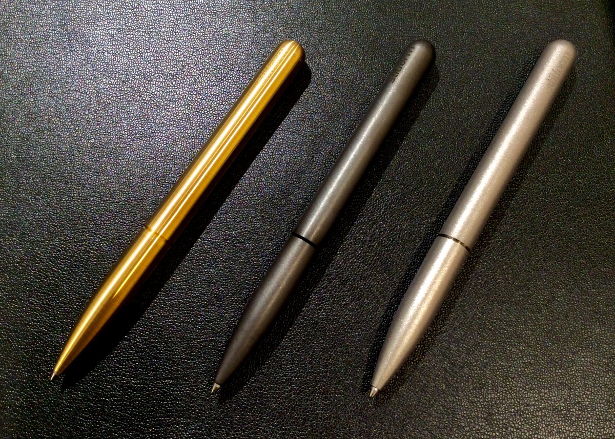 Itoya_Narita's tweet photo. スッとしたシンプルなデザインが素敵な
#stilform のボールペンが入荷しました！

キャップ式でもノック式でもない、
マグネット構造によるキャップ開閉で芯が出てくる
ユニークなペンです😉

#スティルフォーム
#伊東屋 #成田空港 #文房具 #stationery https://t.co/nCKmlOF2BN