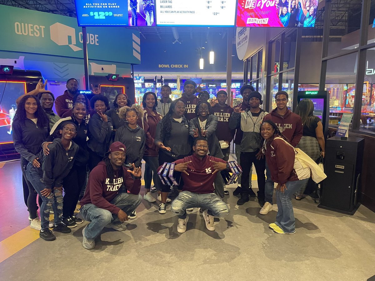 KHSLadyRoosTF's tweet photo. Had a Great Time creating more memories the night before the Regional Track Meet. Of course I had to walk out of Main Event with 2600 Tickets along with a couple wins vs the kids!!
#LadyRoos
#CompeteATeverything https://t.co/Hs2S4IOcwc