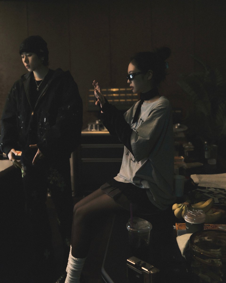 zico_koz's tweet photo. Work-ing

#ZICO #지코 #JENNIE #제니 #SPOT #스팟 https://t.co/uMea4TiwGw