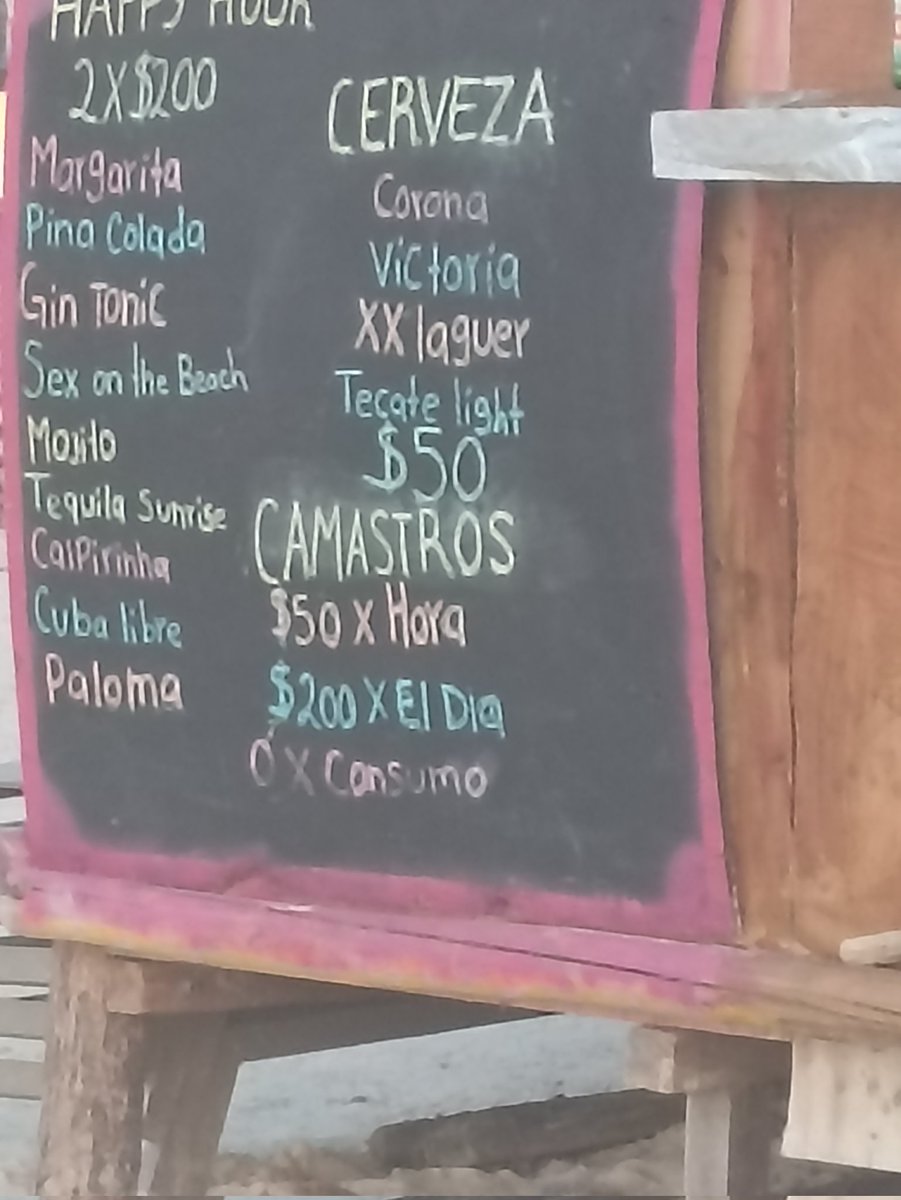 Estimados camaradas,viajeros y aventureros,una pregunta hacia mucho no venía a #Cancún y #Holbox,ustedes sabían q en restaurantes les dan un precio,pero al final les empujan un 15% más, q es por costo de servicio, q no es el 10% VOLUNTARIO de propina? @Profeco @FonaturMX nomamar