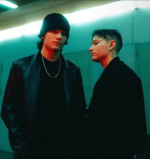 xCryUpdates_'s tweet photo. 🚨📢 | Cry y 3AM.

Por medio de un stream Cry confirma que saldrá en un videoclip musical de 3AM y comenta su próxima colaboración musical con ellos. https://t.co/oI6Au62BQn