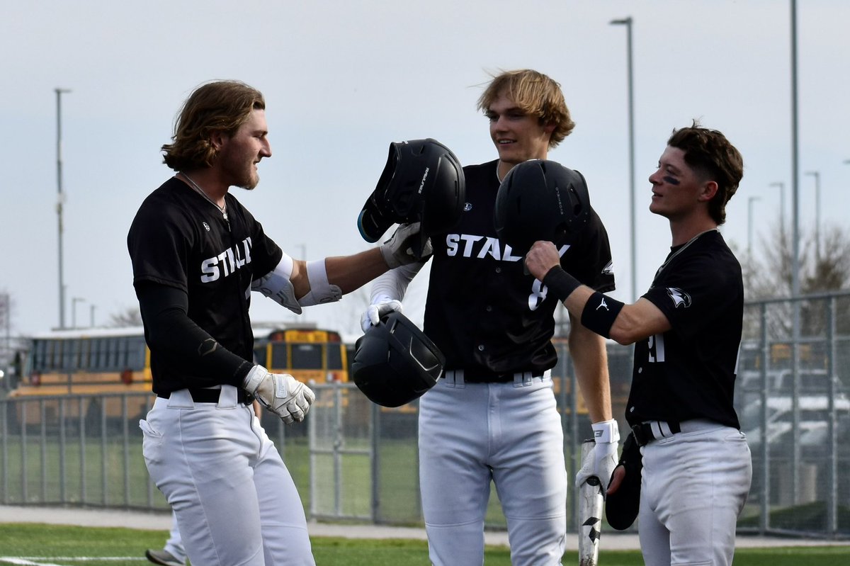 Staley picked up a big 3-2 win over a tough Platte County team tonight. Brody Irlbeck went 6 strong INN giving up 4H, 2R w/9 K’s. Thomas notched the save w/ a scoreless INN. Wilson(2-3), Unruh (2-3,3B) and Maddox (2-2) lead in offense. Staley is 15-5. @SHSFalcons @N2SportsStaley