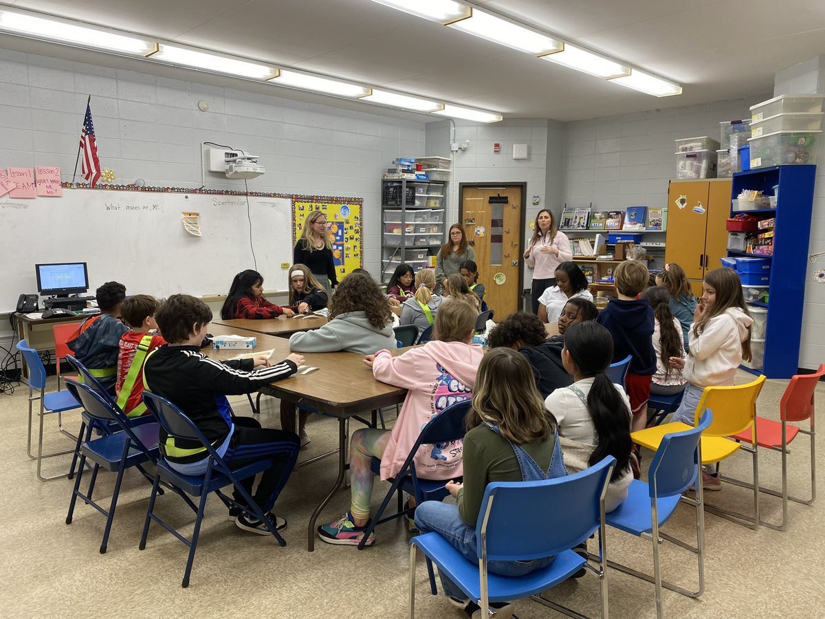 Today @STRElementary’s Safety Team Ss leaders trained to assist in the turnkey of important self regulation and peer mediation themed lessons. We are so thankful for such strong leaders to partake in the design & delivery of important topics to peers! @wearetrschools @CaraDiMeo